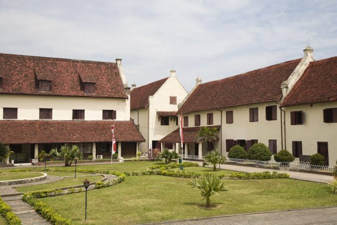 Makassar, tra forte e porto